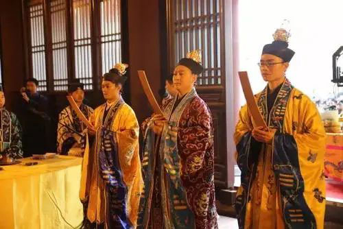 分手后还想着前女友挽回_可以借助外力帮助
